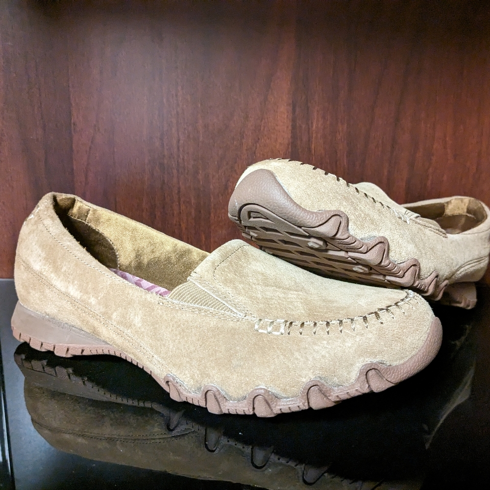 SKECHERS SLIP ON